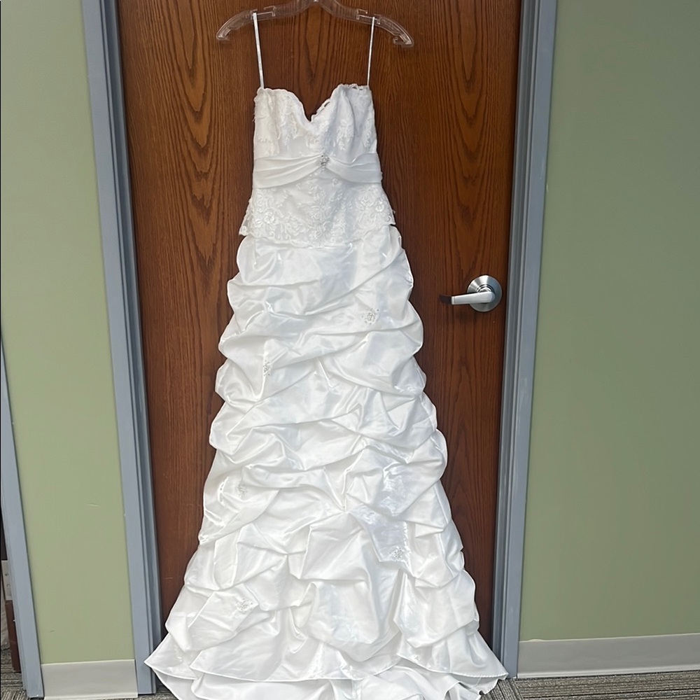 Elegant White Strapless Gown